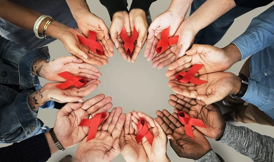 با افراد مبتلا به HIV چگونه رفتار چگونه رفتار کنیم؟
